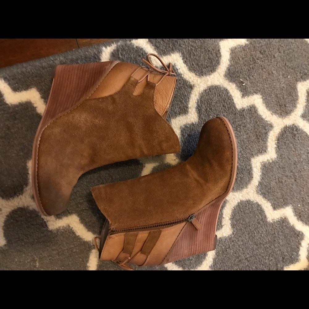 Hinge Wedge bootie